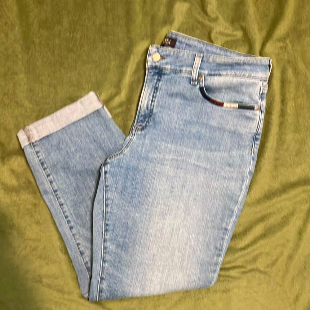 NYDJ ankle capris. Women’s size 14.